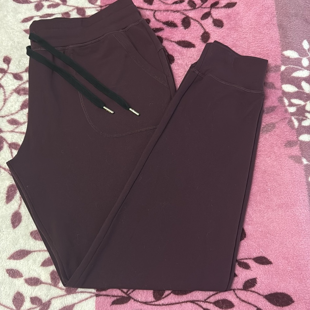 EUC Zyia Active brand legging like pants. Front pockets and an elastic waist.